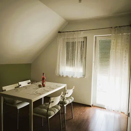 בית נופש Waterfront In Zamardi-balaton 55033